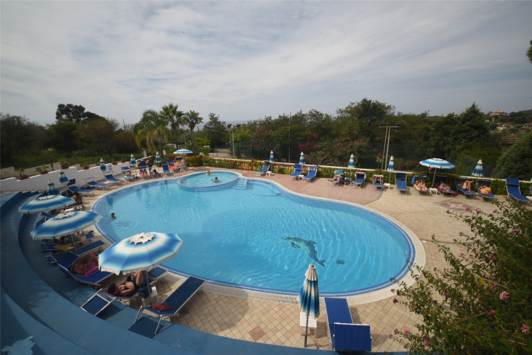 Villaggio Pineta Petto Bianco - Image 1