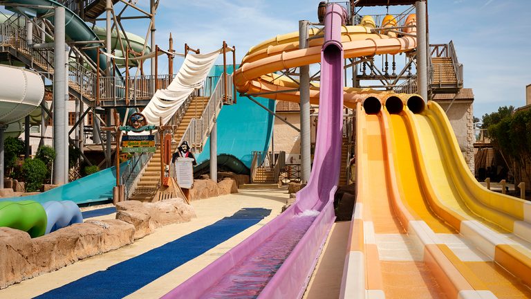 Coral Sea Aqua Club - Image 8